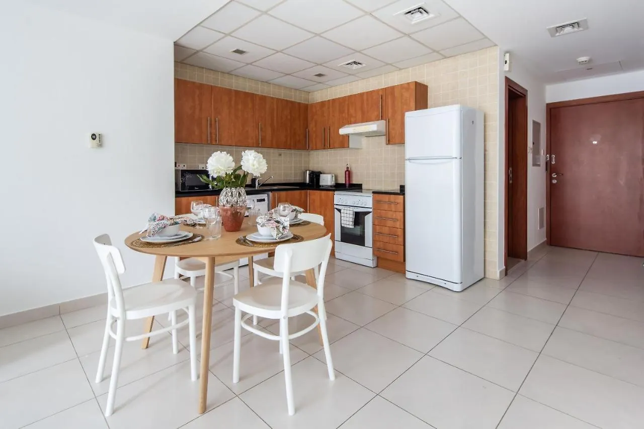 Frank Porter - Marina View Tower Apartment Dubai