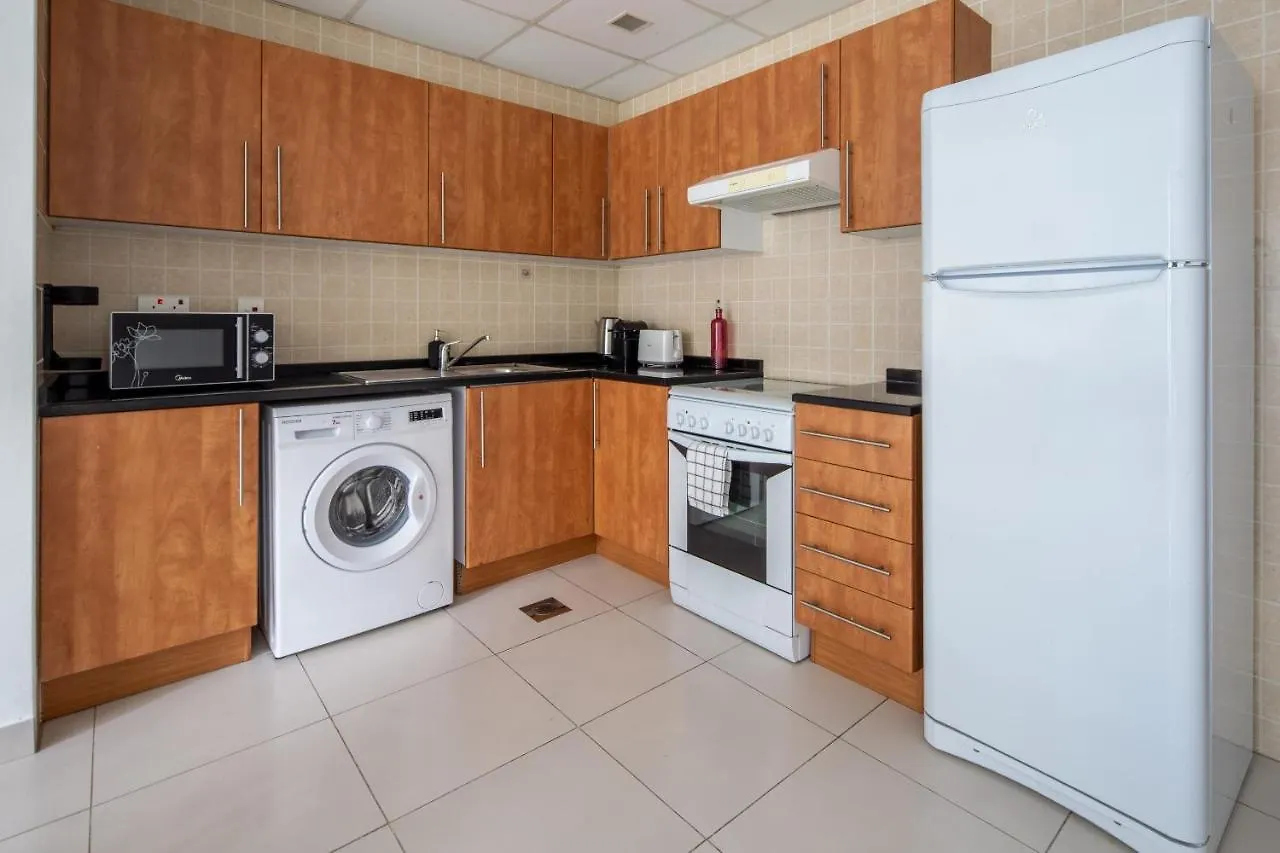 Frank Porter - Marina View Tower Apartment Dubai