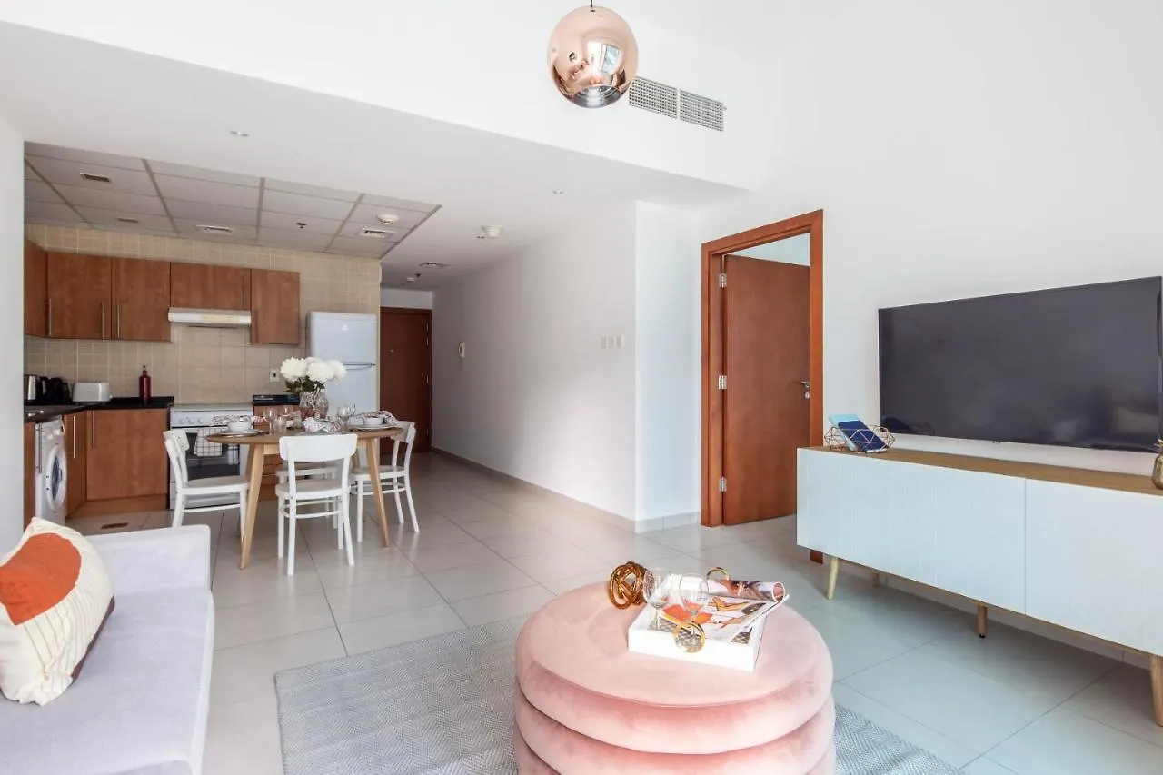 Frank Porter - Marina View Tower Apartment Dubai United Arab Emirates