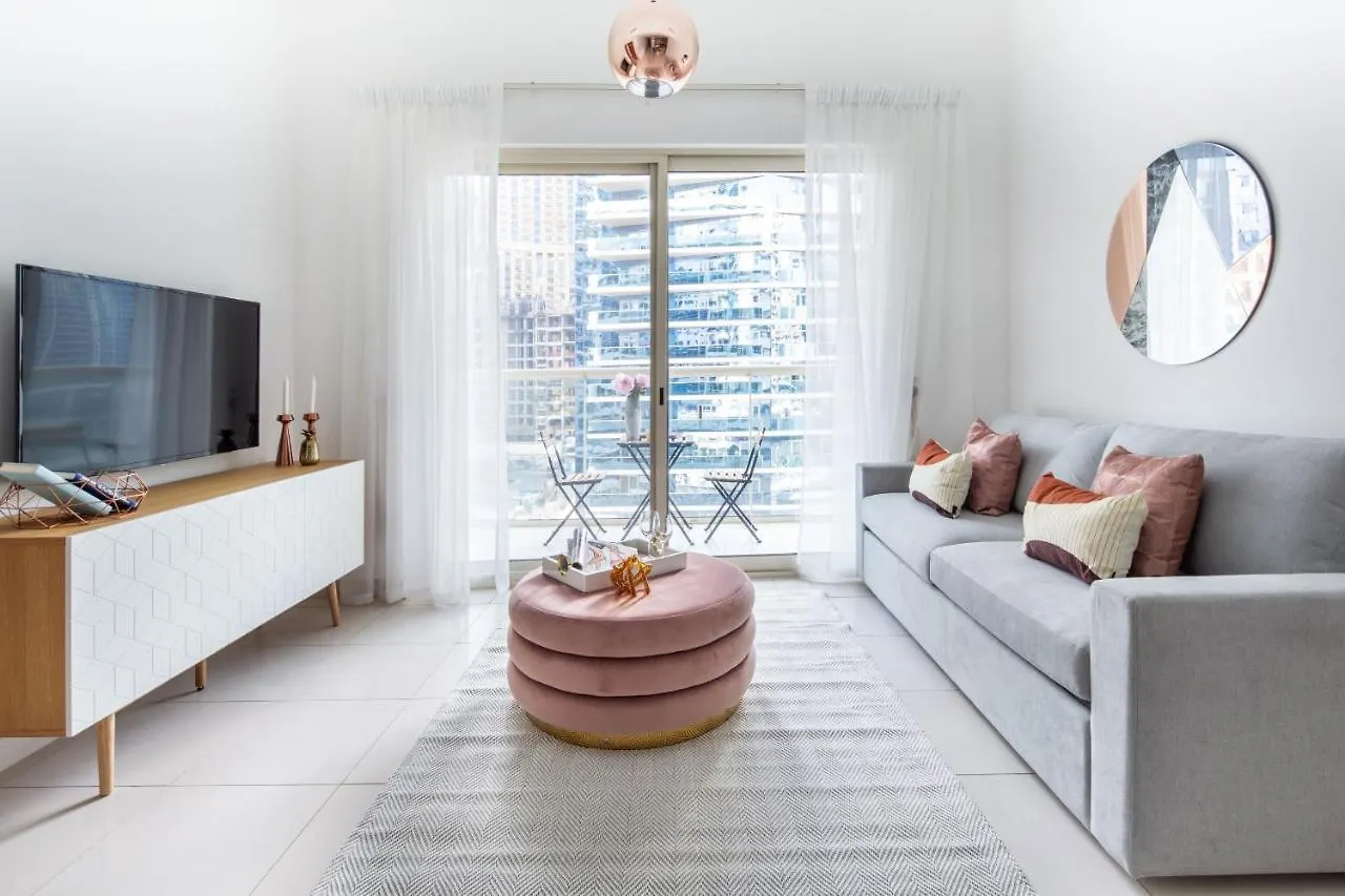 Frank Porter - Marina View Tower Apartment Dubai