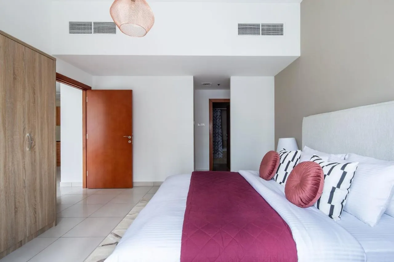 Frank Porter - Marina View Tower Apartment Dubai United Arab Emirates